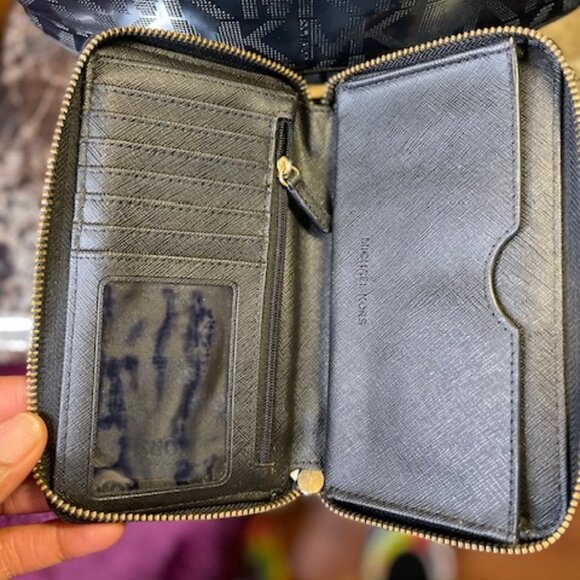 MICHAEL KORS, EUC PATENT LEATHER HANDBAG AND WALLET - Picture 9 of 9